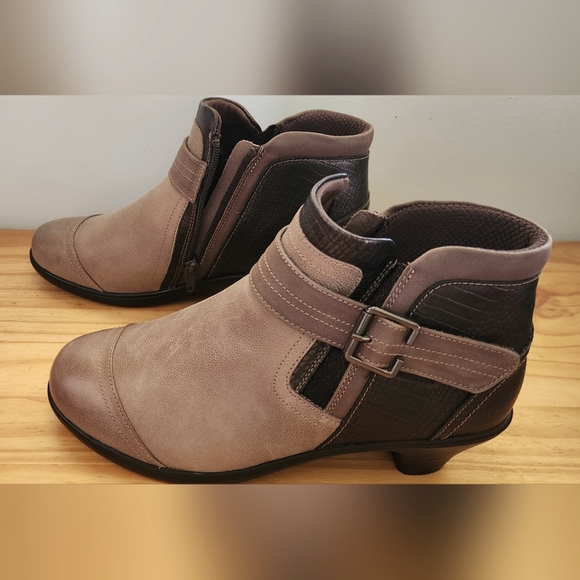 Chic Two-Tone Ankle Boots - Picture 1 of 6